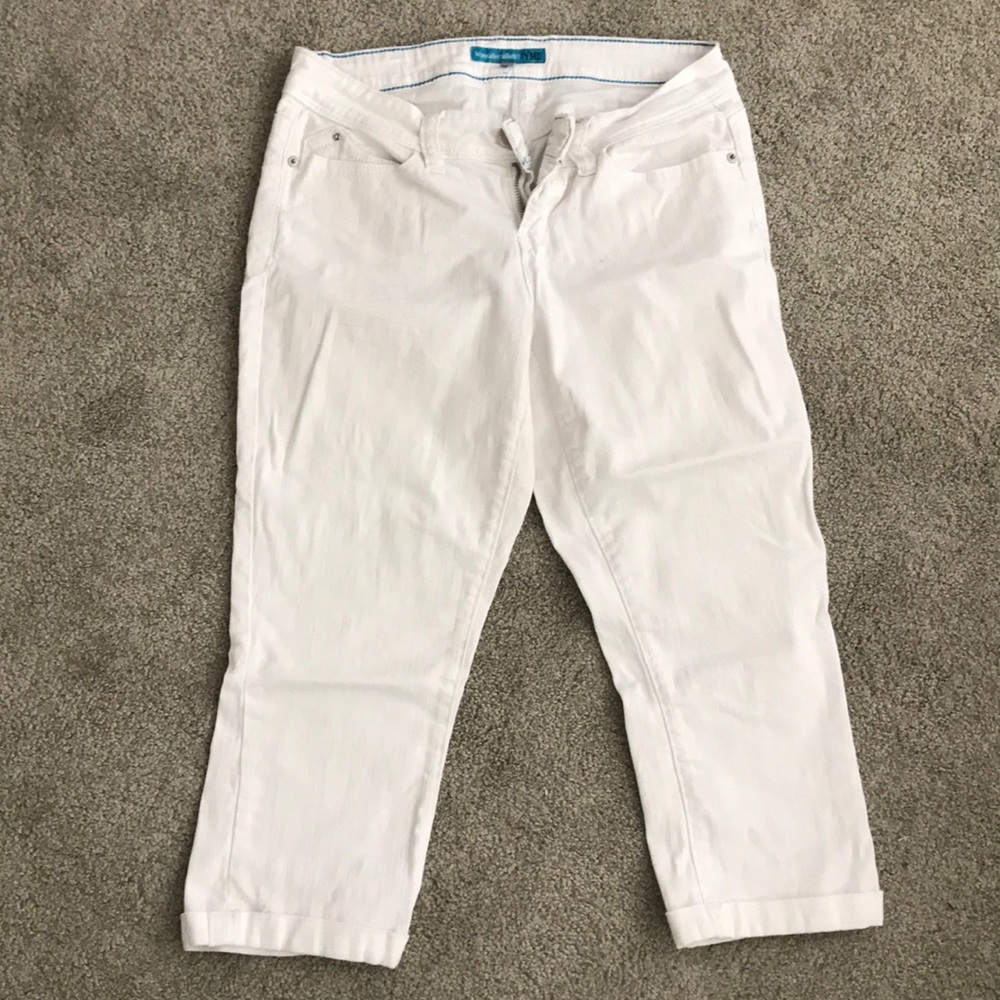 White crop jean pants